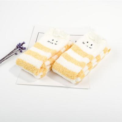 中国 Antibacterial Factory Recommend Cartoon Design Long Fuzzy Christmas Socks 販売のため