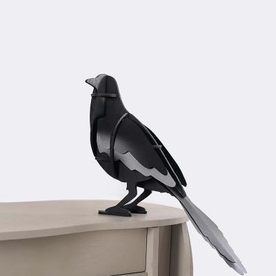 China Light Luxury Modern Nordic Animal Living Room Simple Home Office Log Creativity Decoration Art Magpie Bird for sale