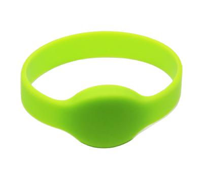 China Custom Silicone Wholesale Personalizedl Silicone Radio Frequency ID Message or Logo High Quality Wrist Band for sale