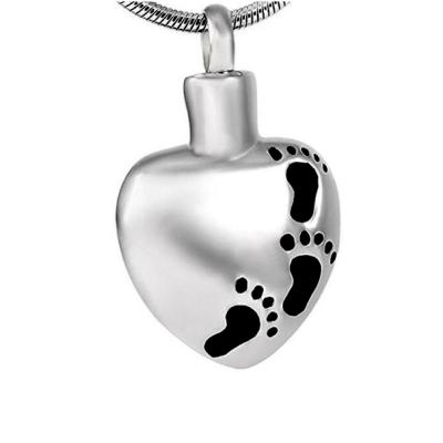 China Environmentally Friendly Beautiful Paw Ash Ash Heart Ash Titanium Steel Pendant for sale