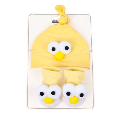 China Breathable Wholesale Newborn Cute Gift Supply Baby Socks And Cotton Hood Set for sale