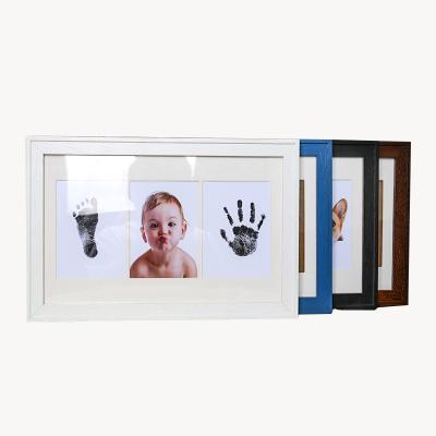 China GTFRAME Simple Modern Baby Handprint Footprint Memory Kit Picture Wood Frame with Ink Pads Keepsake Kit New Baby Growing Gift for sale