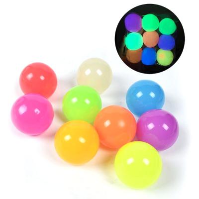 China Various Colors 4.5cm 5cm 6.0cm Relaxing Wall Ceiling Eco-friendly 6.5cm Glow Sticky Glow In Dark Ball for sale