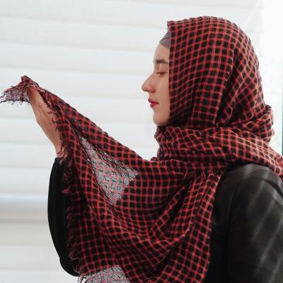 China Fashion Warm Malaysian Woolen Long Tudung Plaid Hijabs Long Favorite Shawl Muslim Woolen Plaid Soft Simple Scarf Many Color 2023 for sale