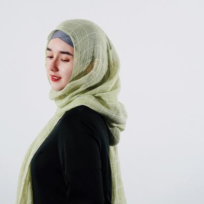 China 2023 Wool Muslim Gingham Scarf Long For Women Ethnic Malaysia Wool Soft Comfortable Plaid Hijab Shawl Simple Plaid Niqab for sale