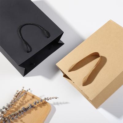 China Recyclable Kraft Paper Bag Custom Printed Logo Clothing Advertising Gift Bag Environmental Shopping Handbag for sale