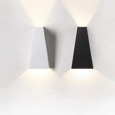 China Zhongshan Hotel Bedside LED Sconce Wall Lamp Modern Nordic Indoor Metal Shade Simple Modern Black White Outdoor Wall Mounted Light for sale