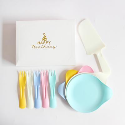 China Disposable Eco-friendly Cake Tableware Sets Plastic Plate Fork Knife Birthday Party Cake Supplies 5 Person for sale