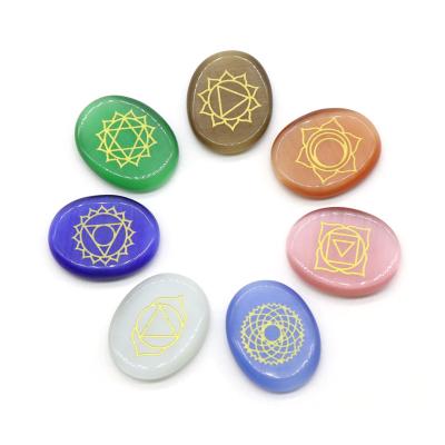 China Sans Seven Chakra Etched Holistic Balancing Polished Solids Crystal Mens Chakra Symbols Tumbled Reiki Healing Palm Stone Sets Kit for sale