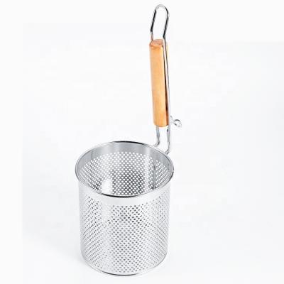 China Sustainable Fried Food Noodle Mesh Strainer Stainless Steel Food Strainer Noodle Strainer with Handle for sale