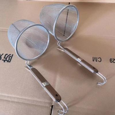 China Viable Kitchen Sieve Residue Oil Mesh Colander Stainless Steel Strainers Pasta Colander for sale