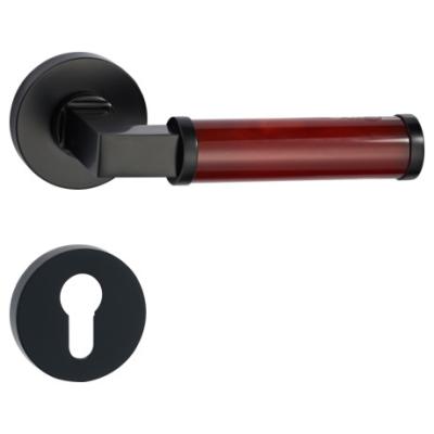 China Latest Luxury Wooden Door Handle Design Easy Installation Modern Brass Inside Door Handle for sale