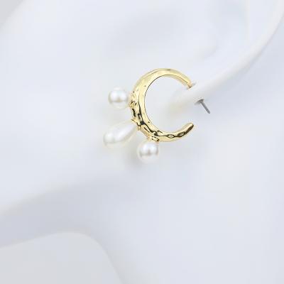 China Cute Cute Gold Plated C-Shape Tassel Pearl Earrings Circle Earrings for sale