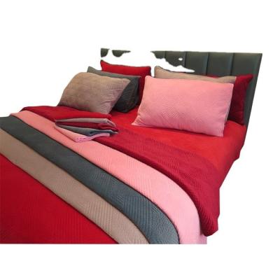 China Hot Selling Products Disposable Quilted Sheets Soft Quilting Machine Washable Comforter for sale