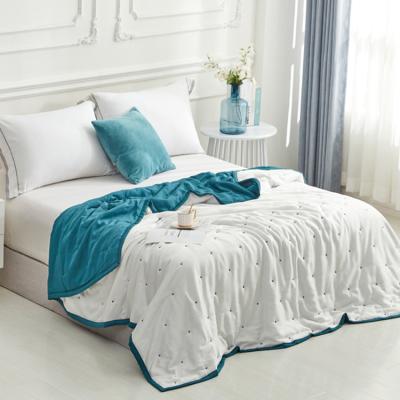 China Hot Selling Disposable Cotton Quilted Bedspread China Comforters Bedding Bedspreads Sheet Quilted Bedspread Lines for sale