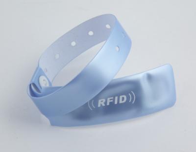 China Business Soft PVC Rfid Nfc Wristband , Classic 1K Rfid Bracelets For Events for sale