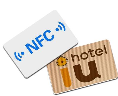 China Kundenspezifischer NFC-Kontakt und kontaktlose intelligente Rewritable Identifikation Rfid 13,56 MHZ HF-Karte für Nfc-Geschäfts-Identifizierung zu verkaufen