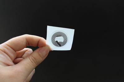 China Einlegearbeit-Umbau hohes Frenquency Großhandelspapierrollenrewritable Nfc Chip Tag Passive Nfc Rfid für bewegliche bargeldlose Zahlung zu verkaufen