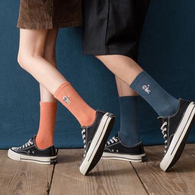 China Couple Lovers Solid Color INS QUICK DRY Fashion Embroidered Cotton Medium Tube Astronaut Sports Socks For Women And Men for sale