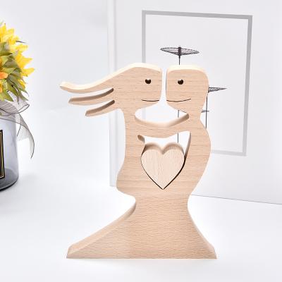 China Europe New Valentine's Day Home Decorations Wood Crafts Wooden Desk Decor Ornaments Gift Wood Carving Couples Hugging Heart Figurines for sale