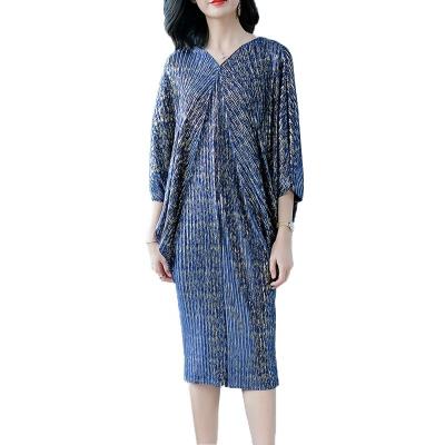 China Yizhe Lady Shiny Gold Line Women Mini Cloth Dress Casual Plus Size Dress miyake pleated dress for sale