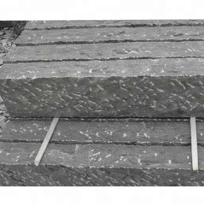 China Paver Low Price Basalt Black Stone Palisades for sale