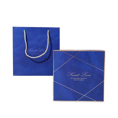 China Custom Recycled Materials Premium High Quality Gloss / Boutique Luxury Gift Matte Laminated Shopping Paper Bag With Logo for sale