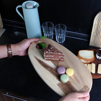 China Sustainable Thailand Charcuterie Wooden Board Shaped Acacia Wood Wooden Cutting Board Chopper With One Hole Hanger for sale