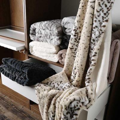 Κίνα Anti-Static OEM Winter Luxury King Size Thicken Plush Bed Throw Rabbit Faux Fur Leopard Print Mink Blanket προς πώληση