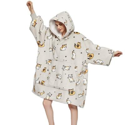 China Anti-Static Custom Sublimation Micro Fleece Flannel Pocket oodie Wrap Sherpa Wearable Blanket Hoodie Oversized en venta