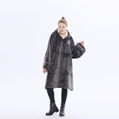 China Anti-Static Women Mens Plush Cozy Flannel Hoodie Sweater Ladies Wearable Fuzzy Ultra Hoodie Blanket With Sleeves en venta