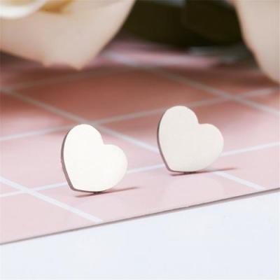 China For Woman 2022 Fashion Heart Stainless Steel Stud Earrings For Women 611585 for sale