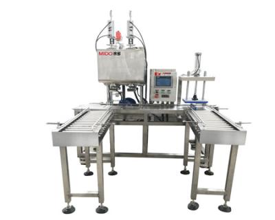 China New Type Professional Semi-automatic 1-5L Filling Machine Beverage Filling 2 Heads for sale