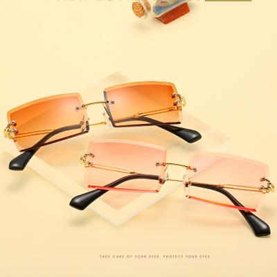 China New Rectangle Sunglasses Fashion Sun Glass Hot Sale Men Frameless Trendy Small Size Ocean Glass Metal Rimless Sunglasses Women for sale