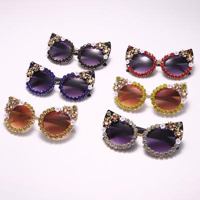 China Fashion Multicolor Diamond Decoration Women Sunglasses SKYWAY Retro Cat Eye Ladies Sun Glasses fashion for sale