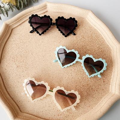 China Hot Selling New Insti Fashion Heart Sunglasses Children Cute Candy Color Fashion Sunglasses Children Eye Kids Sunglasses for sale