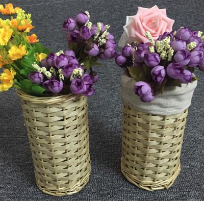 China Sustainable Wholesale Handmade Round Weaving Small Wicker Baskets With Lining for sale