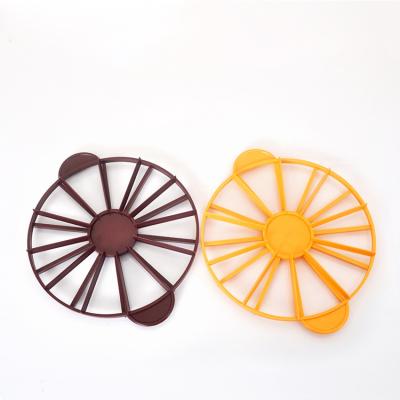 China Disposable Easy To Use Plastic Cake Divider Cutter for sale