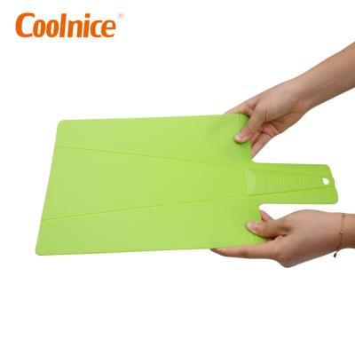 China Eco-friendly kitchen good quality disposable pp kitchen tableware accessories folding cutting board chopper for sale