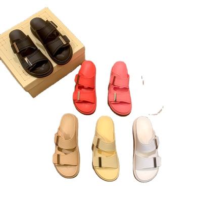 China Fashion Trend Designer High Quality Luxury Shoes Waterproof Shoes Non-slip Casual Flat Beach Slippers for sale