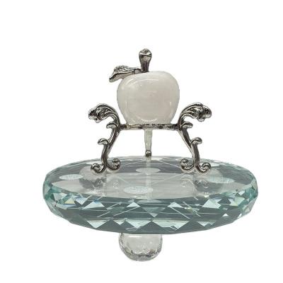 China Christamas Home Decoration Natural Quartz Clear Crystal Crafts Carved Apple Crystal Christmas Apple Home Decoration Gift for sale