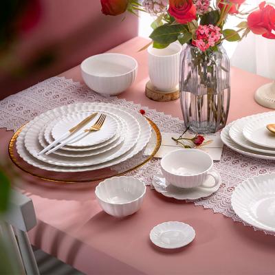 China Viable Bright White Shiny Elegant Western Wedding Banquet Dinnerware Dinnerware Porcelain Dinner Dish Sets for sale