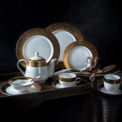 China 2020 Event Sustainable Wedding Bone China Gold Dinnerware Ceramic Fine Dinner Set With Wide Rim for sale