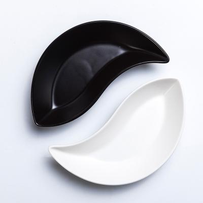 China Viable high quality tableware black and white porcelain dish for sauce for sale