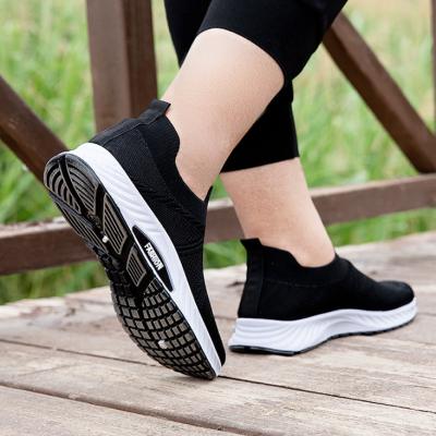 China Fashion Trend Factory Wholesale Cheap Price Comfortable Men's Loafers Sports Breathable Running Shoes Fitness Slip On Walking Shoes for Men for sale