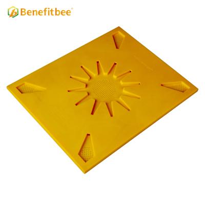 China Benefitbee Beekeeping Beekeeping Multifunctional Inner Cover ABS Plastic Hive Hive Cover for sale