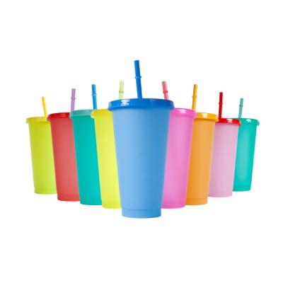 China Single Wall Color Changing Cold Mugs, Plastic Reusable Color Changing Cup 750ml Tumbler With Lid And Straw for sale