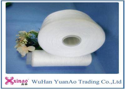 China La base blanca cruda del poliéster hizo girar el hilado, hilo de coser hecho girar el 100% reciclado del poliéster en venta