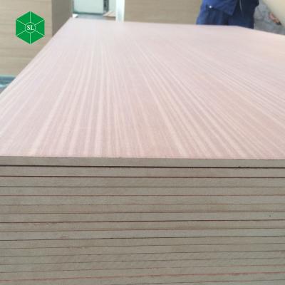 China Modern 18mm Natural Sapele Wood Veneer Faced MDF For Furniture for sale