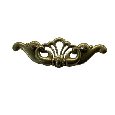 China Modern Retro Exotic Door Knobs Gold Vintage Pattern Hollow Out Classic Brass Sideboard Handle for sale